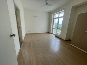 Room in 3 BHK Builder Floor at DLF Hyde Park, South Mullanpur – for Sale