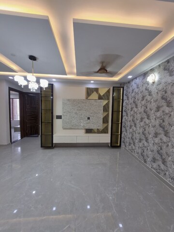 Living Room in 3 BHK Builder Floor at BPTP District Phase 2, Sector 84 – for Sale