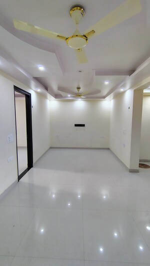 Room in 3 BHK Builder Floor at Sushant Lok 2, Sector 57 – for Rent
