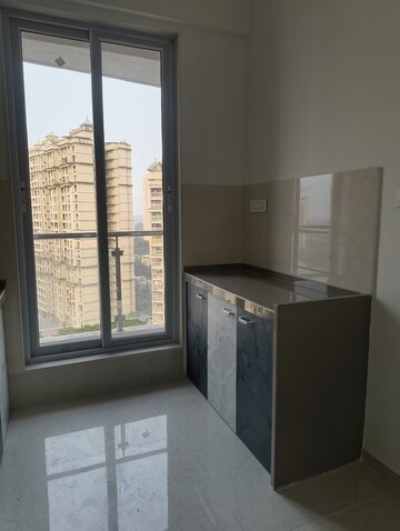 Room in 2 BHK Apartment at Rosa Manhattan, Ghodbunder Road – for Rent