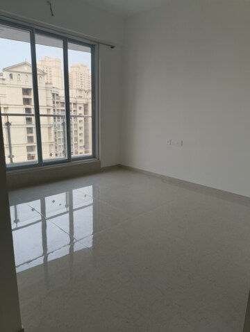 Room in 2 BHK Apartment at Rosa Manhattan, Ghodbunder Road – for Rent