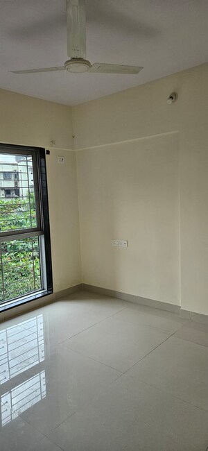 Room in 3.5 BHK Apartment at Je and Vee Madhuban, Malad East – for Rent
