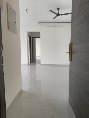 Room in 2 BHK Apartment at Rosa Manhattan, Ghodbunder Road – for Rent