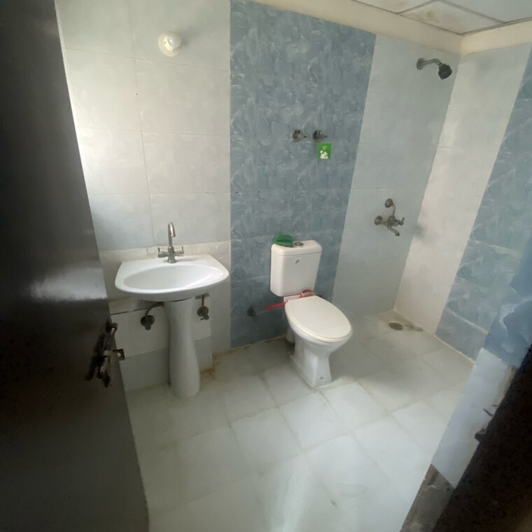 Bathroom, gardenia-gateway 3 Bedroom 1700 Sq.Ft. Apartment In Sector 75 Noida 9316488
