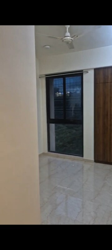 Room in 3 BHK Apartment at Lodha Sterling, Kolshet Road – for Rent