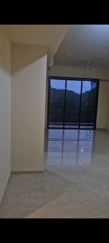Room in 3 BHK Apartment at Lodha Sterling, Kolshet Road – for Rent
