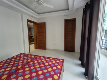 Bedroom in 4 BHK Builder Floor at DLF City Gurgaon, Sector 27 – for Rent