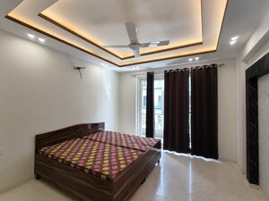 Bedroom in 4 BHK Builder Floor at DLF City Gurgaon, Sector 27 – for Rent