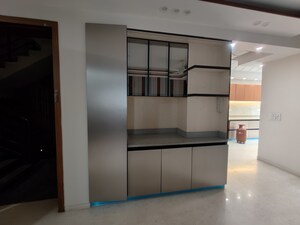 Room in 4 BHK Builder Floor at DLF City Gurgaon, Sector 27 – for Rent