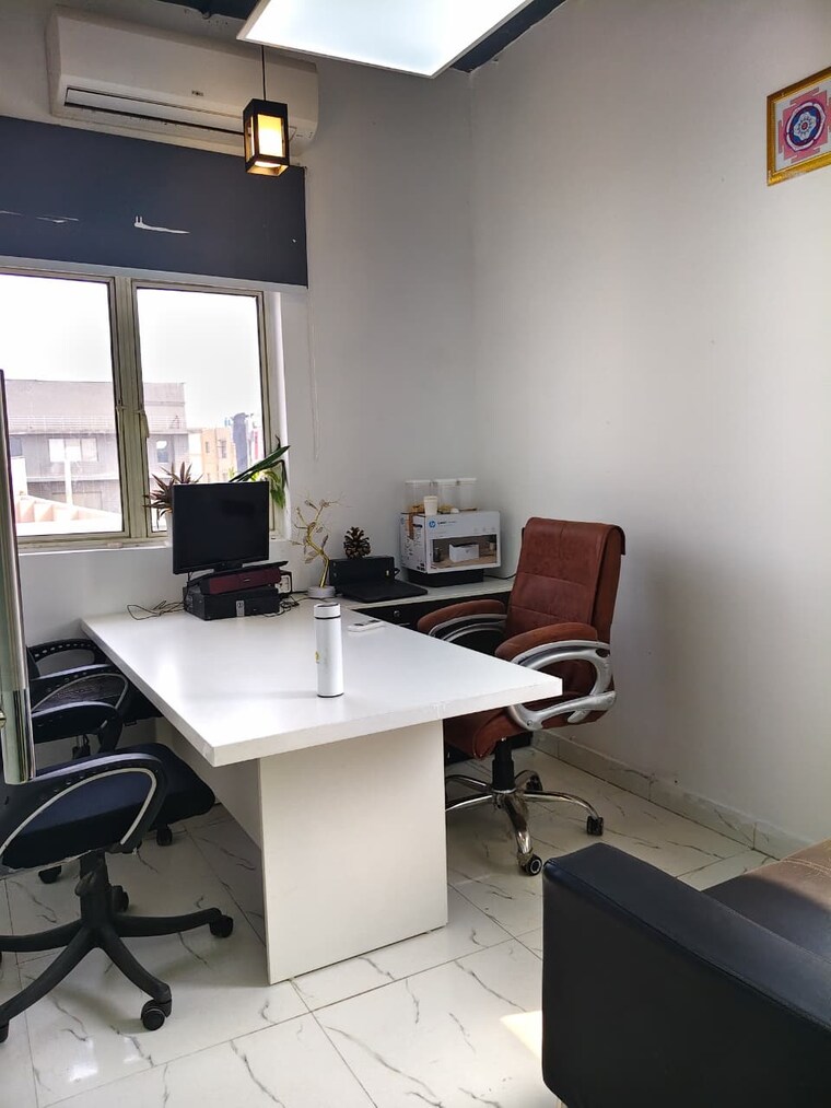 Team Area, sector 63 Commercial Office Space 1000 Sq.Ft. In Sector 63 Noida 9316518
