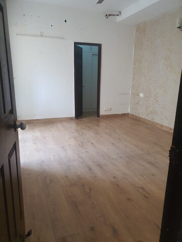 Room in 3 BHK Apartment at Prateek Grand City, Siddharth Vihar – for Rent