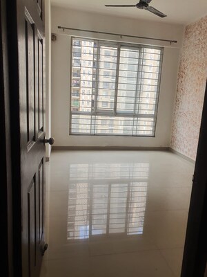 Room in 3 BHK Apartment at Prateek Grand City, Siddharth Vihar – for Rent