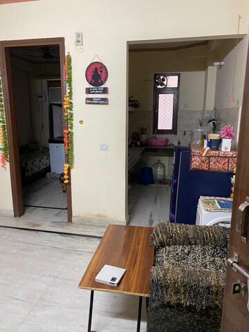 Furnished Amenities in 1.5 BHK Builder Floor at Mayur Vihar – for Rent