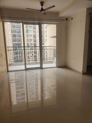 Room in 2.5 BHK Apartment at Prateek Grand City, Siddharth Vihar – for Rent