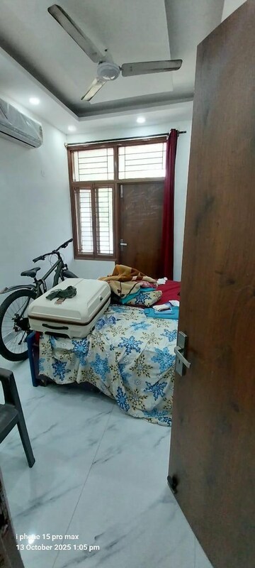 Bedroom in 3 BHK Builder Floor at Sector 57 – for Rent
