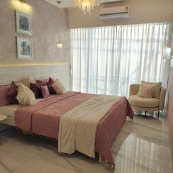 4 BHK + Extra Room Apartment For Sale in Oberoi Crest