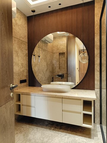 Bathroom in 5 BHK Builder Floor at DLF City Phase IV, Dlf Phase iv – for Sale