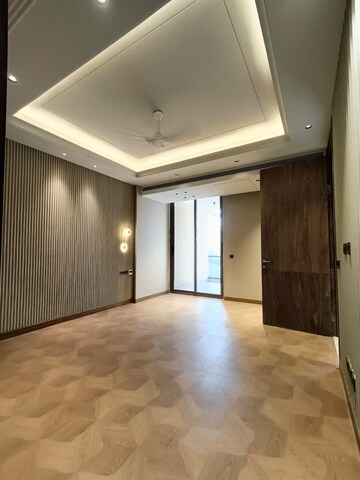 Room in 5 BHK Builder Floor at DLF City Phase IV, Dlf Phase iv – for Sale