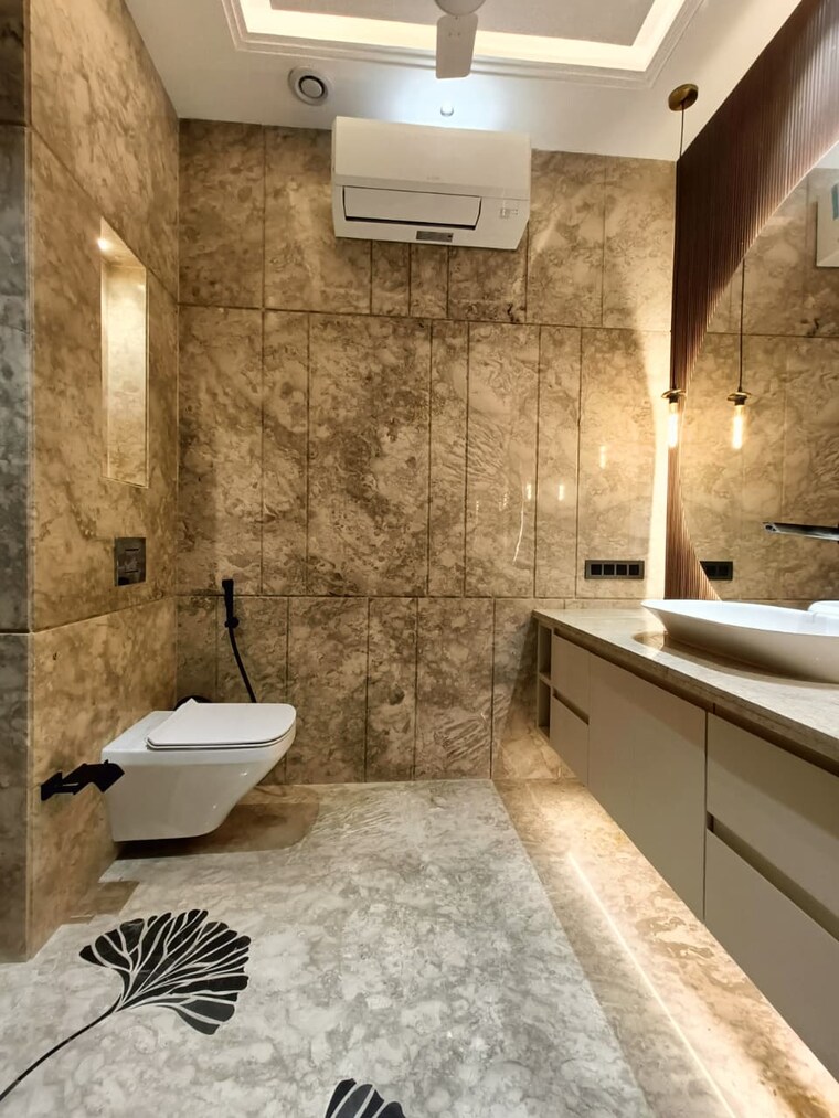 Bathroom, dlf-city-phase-iv 5 Bedroom 5500 Sq.Ft. Builder Floor In Dlf Phase iv Gurgaon 9316620