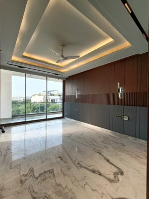 Room in 5 BHK Builder Floor at DLF City Phase IV, Dlf Phase iv – for Sale