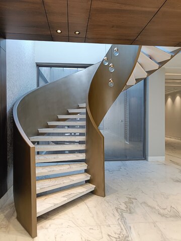 Staircase in 5 BHK Builder Floor at DLF City Phase IV, Dlf Phase iv – for Sale