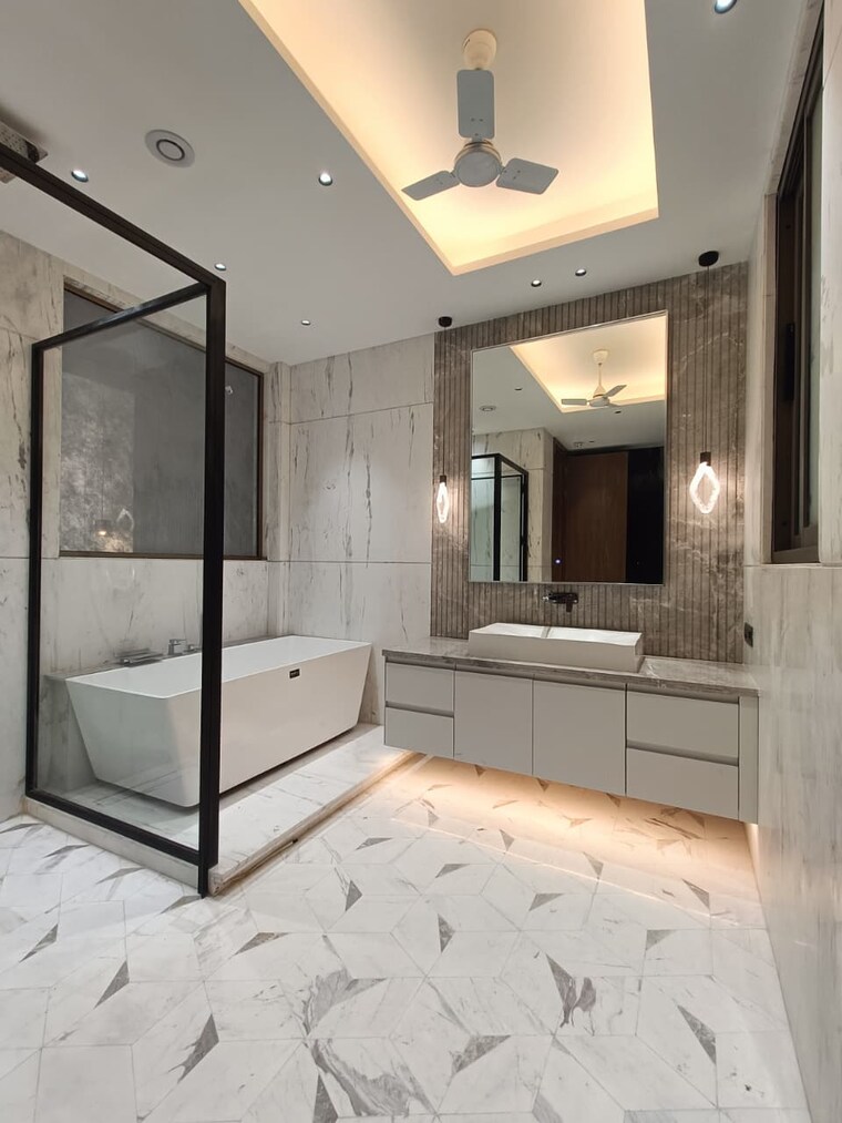 Kitchen, dlf-city-phase-iv 5 Bedroom 5500 Sq.Ft. Builder Floor In Dlf Phase iv Gurgaon 9316620