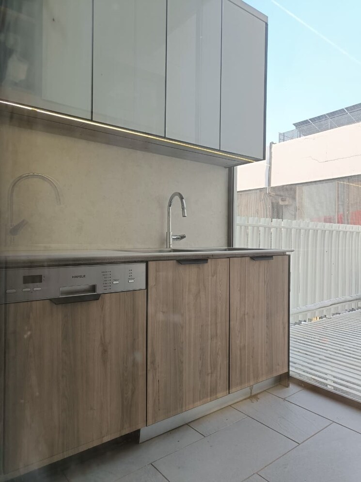 Kitchen, dlf-city-phase-iv 5 Bedroom 5500 Sq.Ft. Builder Floor In Dlf Phase iv Gurgaon 9316620