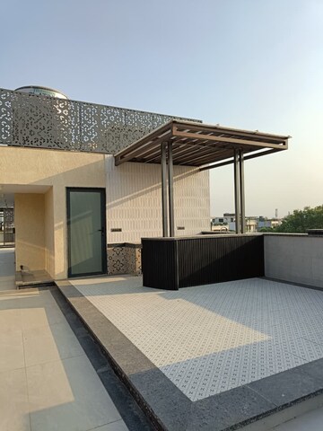 Kitchen in 5 BHK Builder Floor at DLF City Phase IV, Dlf Phase iv – for Sale