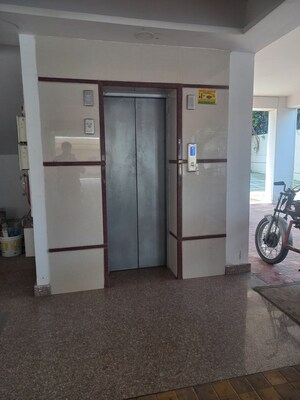 Lift in 3 BHK Apartment at Radium Road – for Sale