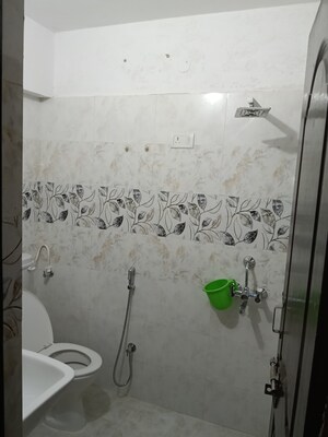 Bathroom in 2.5 BHK Builder Floor at Eldeco Twin Towers, Iim Road – for Rent
