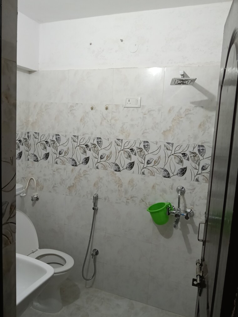 Bathroom, eldeco-twin-towers 2.5 Bedroom 1250 Sq.Ft. Builder Floor In Iim Road Lucknow 9316916