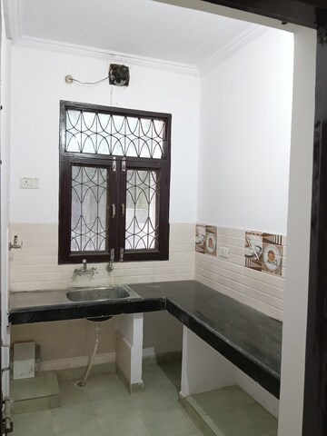 Kitchen in 2.5 BHK Builder Floor at Eldeco Twin Towers, Iim Road – for Rent
