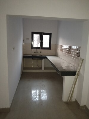 Kitchen in 2.5 BHK Builder Floor at Eldeco Twin Towers, Iim Road – for Rent