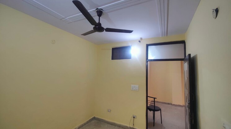 Room, mansa ram park 2 Bedroom 700 Sq.Ft. Builder Floor In Mansa Ram Park Delhi 9317007