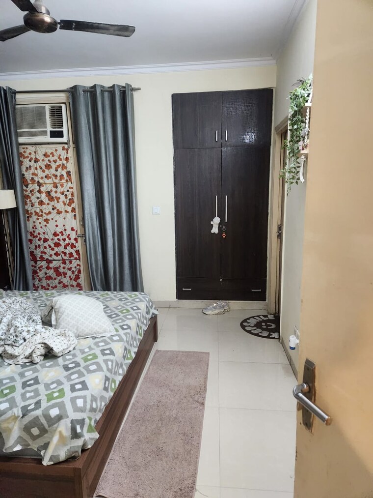 Bedroom, sector 57 3 Bedroom 240 Sq.Yd. Builder Floor In Sector 57 Gurgaon 9317086