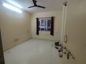 Room in 2 BHK Apartment at Kunal Icon, Pimple Saudagar – for Rent