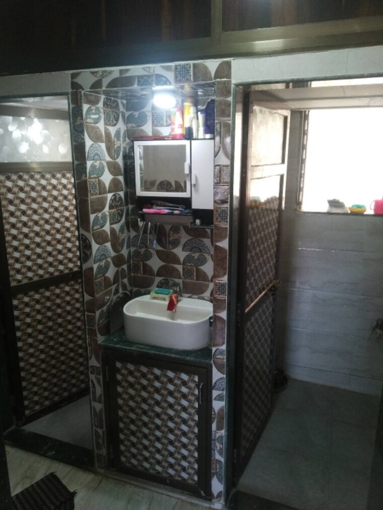 Washroom, damodar-park-apartment 2 Bedroom 7000 Sq.Ft. Apartment In Ghatkopar West Mumbai 9317011