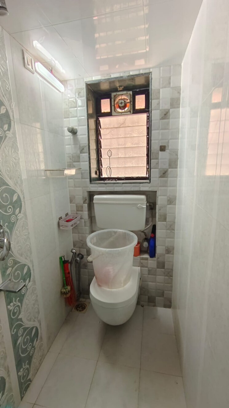 Bathroom, mayur-plaza-marol 1.5 Bedroom 650 Sq.Ft. Apartment In Marol Mumbai 9317005
