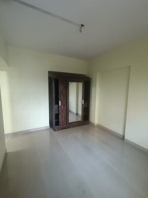 Room in 3 BHK Apartment at Runwal Garden City, Balkum Pada – for Sale
