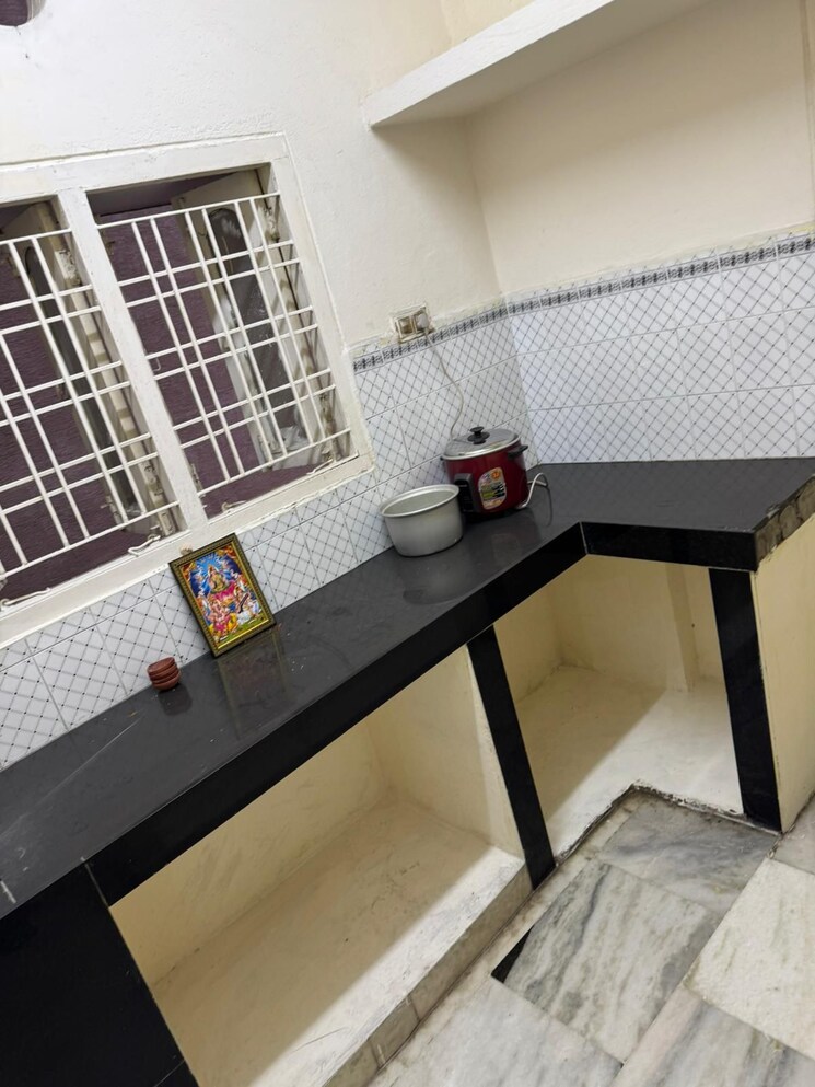 Master Bedroom, pavani-laxmi-nivas 2 Bedroom 1200 Sq.Ft. Apartment In Madhapur Hyderabad 9317042