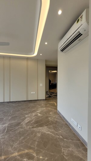 Room in 4 BHK Builder Floor at Sector 85 – for Sale