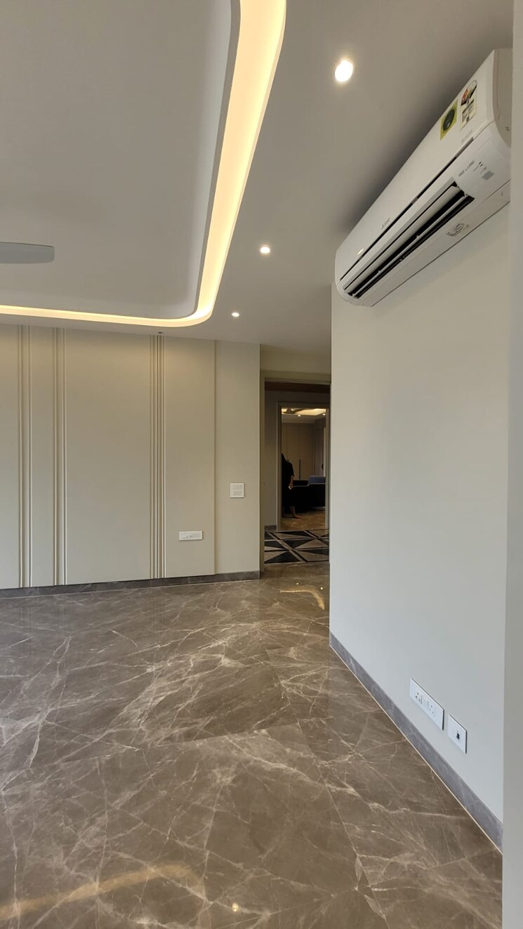 Room, sector 85 4 Bedroom 4500 Sq.Ft. Builder Floor In Sector 85 Faridabad 9317067