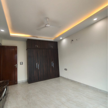 Room in 3 BHK Builder Floor at SAS Tower, Medi City – for Rent