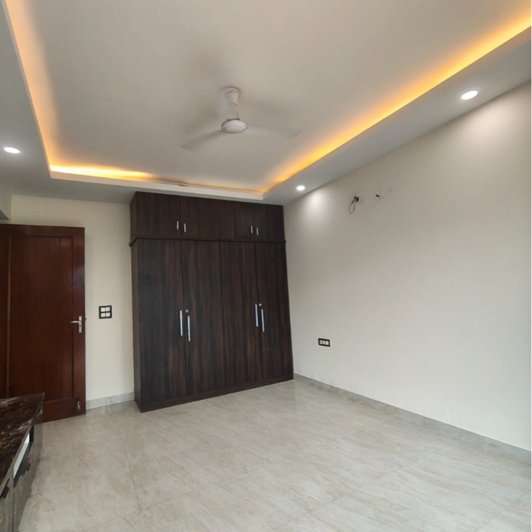 Room, sas-tower 3 Bedroom 2450 Sq.Ft. Builder Floor In Medi City Gurgaon 9317065