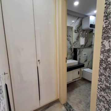 Bathroom in 3 BHK Builder Floor at SAS Tower, Medi City – for Rent