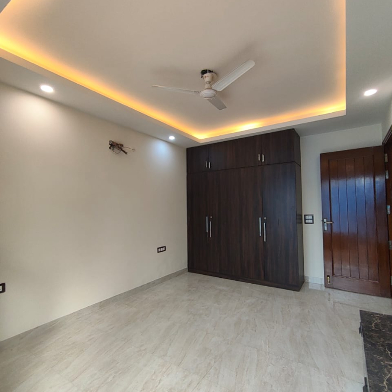 3 BHK + Pooja Room 2450 Sq.Ft. Builder Floor in SAS Tower