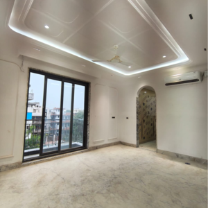 Room in 3 BHK Builder Floor at SAS Tower, Medi City – for Rent