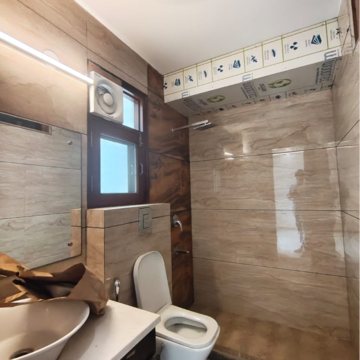 Bathroom in 3 BHK Builder Floor at SAS Tower, Medi City – for Rent