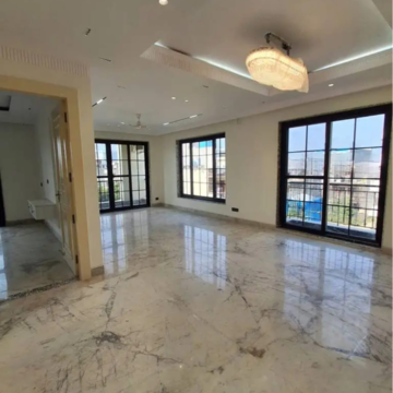 Room in 3 BHK Builder Floor at SAS Tower, Medi City – for Rent