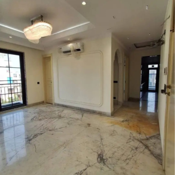 Room in 3 BHK Builder Floor at SAS Tower, Medi City – for Rent